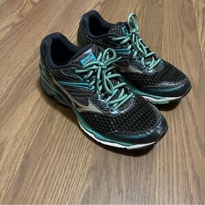 Mizuno Wave Creation 17 Black/blue/teal Women's Running shoe size 9